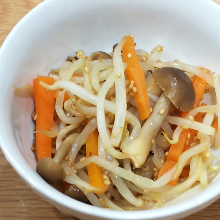 レンジで簡単!もやしと人参としめじのごま和え